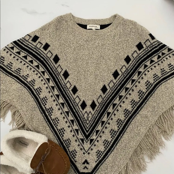 New Poncho Sweater with Sleeves - Picture 2 of 3